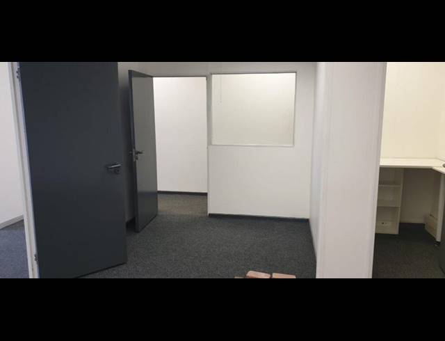 BUSINESS PROPERTY TO RENT IN MOWBRAY